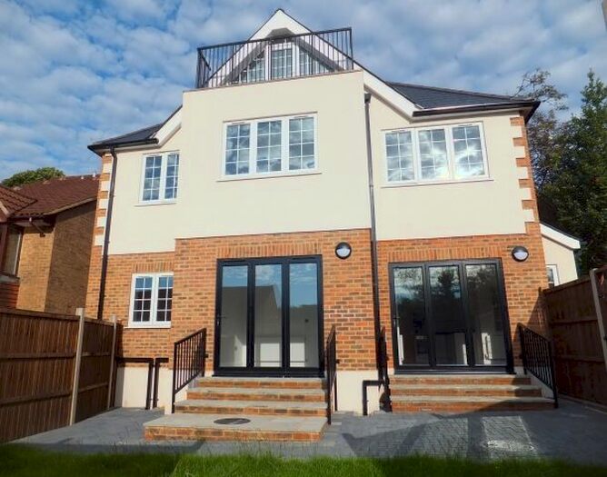 1 Bedroom Flat To Rent In Westview Avenue, Whyteleafe, Surrey CR3