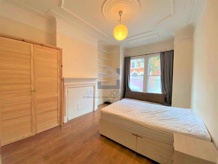 Studio To Rent In Englewood Road, Clapham South, London, SW12