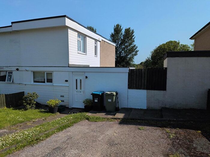 3 Bedroom Semi-Detached House For Sale In Helford Road, Peterlee, SR8