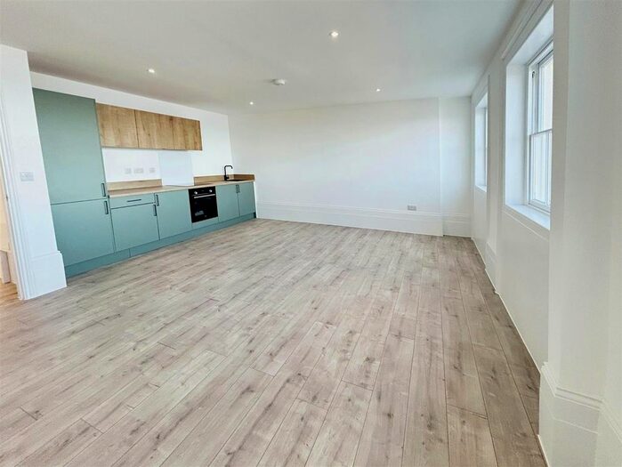 2 Bedroom Flat To Rent In St. Georges Terrace, Herne Bay, CT6