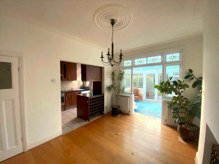 3 Bedroom Detached House To Rent In Leigh On Sea, SS9