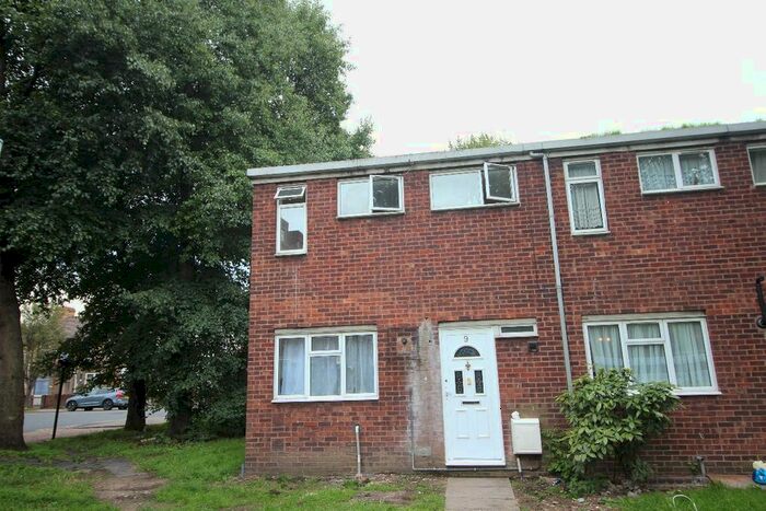 4 Bedroom Semi-Detached House To Rent In Lyndhurst Road, London, N18