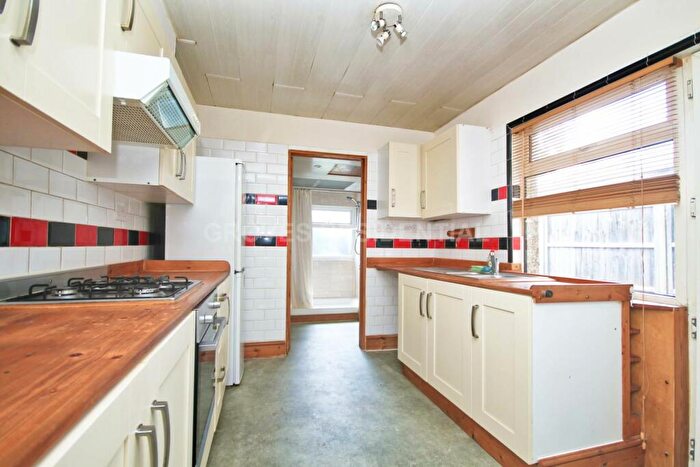 1 Bedroom Flat To Rent In Kings Road, Kingston Upon Thames, KT2