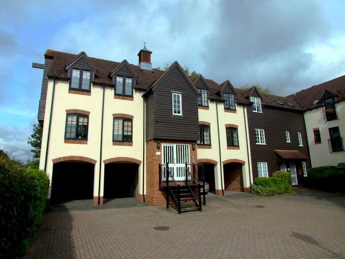2 Bedroom Apartment To Rent In Mill Lane, Newbury, RG14