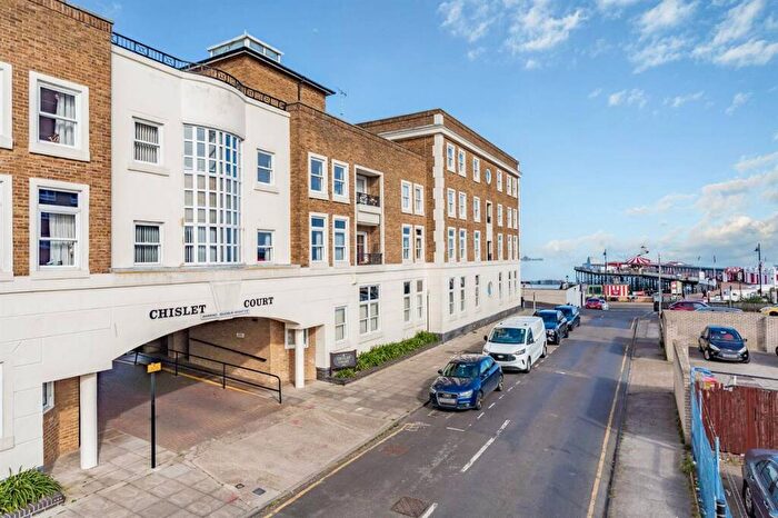 1 Bedroom Retirement Property For Sale In Pier Avenue, Herne Bay, CT6