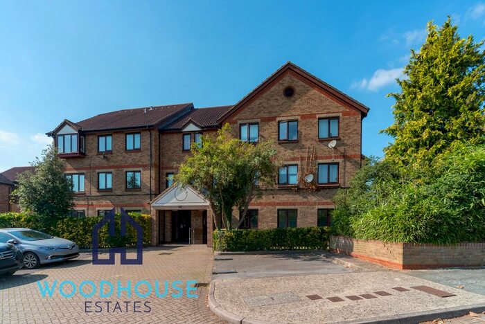 1 Bedroom Flat To Rent In Deanery Close, London, N2