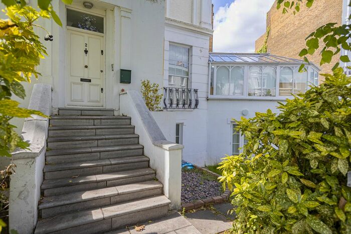 3 Bedroom Flat To Rent In Chepstow Crescent, London, London, W11