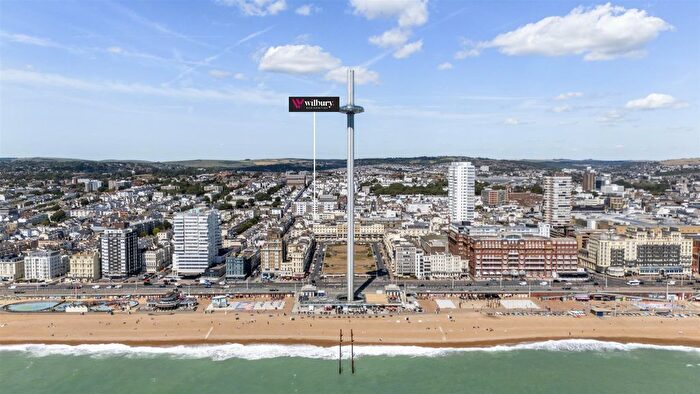 2 Bedroom Flat For Sale In Regency Square, Brighton, BN1 - Photo 2