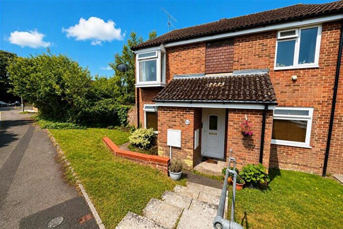 2 Bedroom Maisonette To Rent In South Millers Dale, SO53