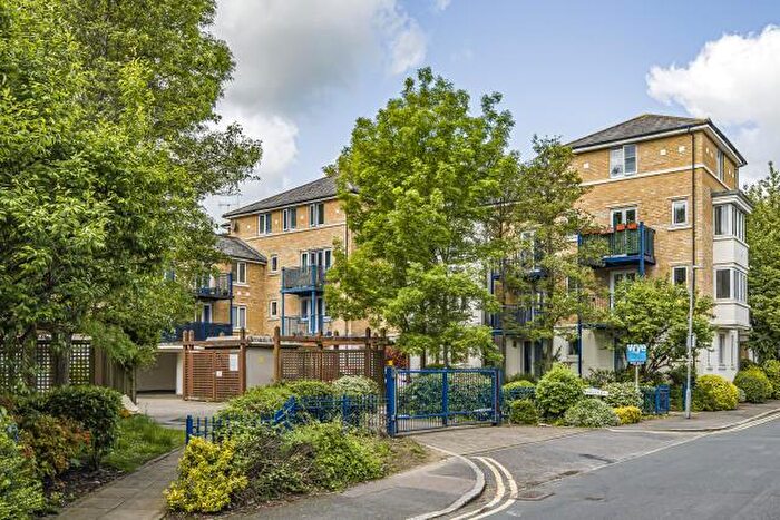 2 Bedroom Flat To Rent In West End Road, High Wycombe, HP11