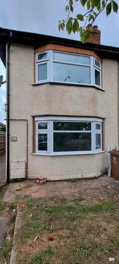 3 Bedroom Semi-Detached House To Rent In Burdell Avenue, Sandhills, OX3