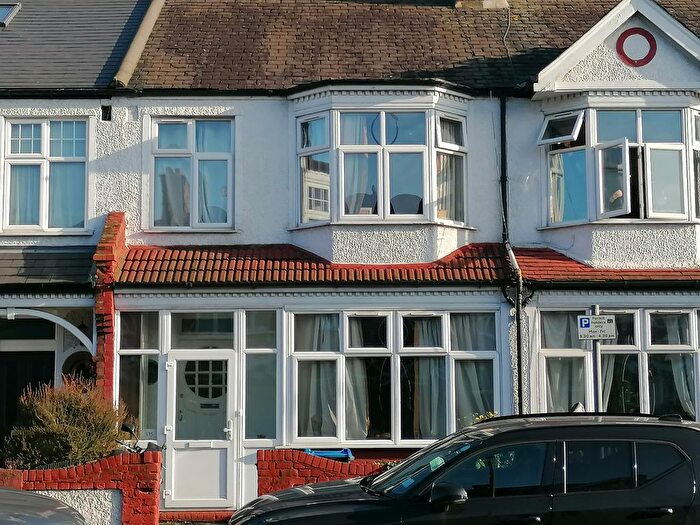 3 Bedroom Property To Rent In Merton Road, London, SW18