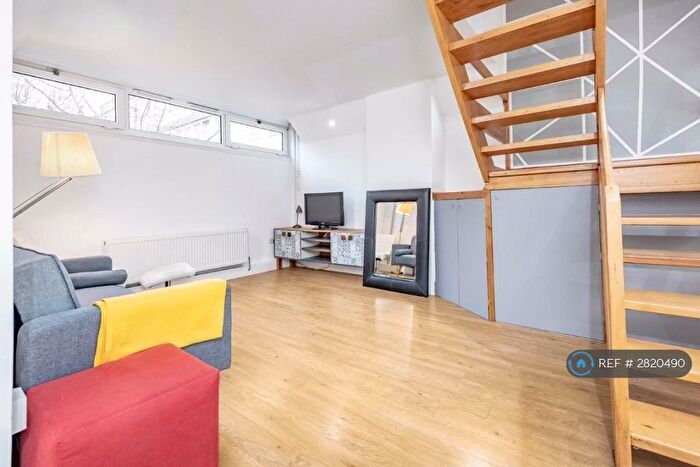 3 Bedroom Maisonette To Rent In Thomas Baines Road, London, SW11