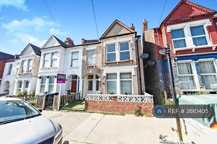 3 Bedroom Flat To Rent In Mersham Road, Thornton Heath, CR7