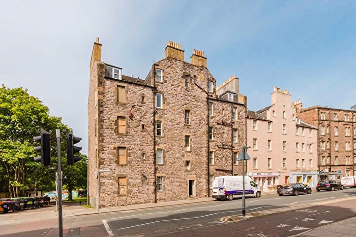 5 Bedroom Flat To Rent In Buccleuch Street, Edinburgh, EH8