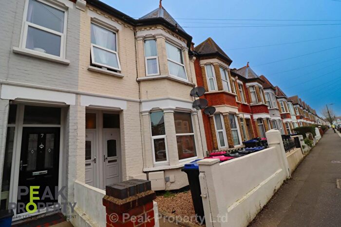 2 Bedroom Maisonette To Rent In Beaufort Street, Southend On Sea, SS2