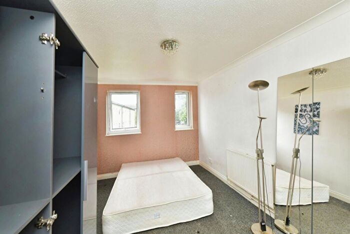 1 Bedroom Flat For Sale In Clarence Court, Plymouth, PL1
