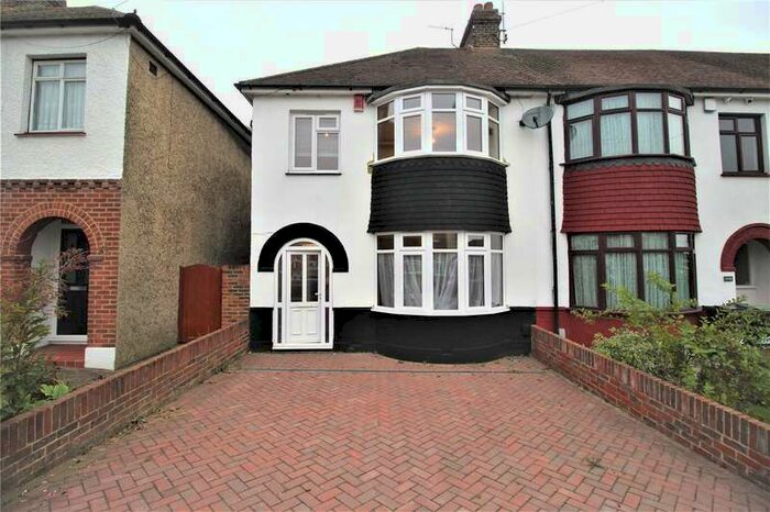 3 Bedroom End Of Terrace House To Rent In Abbey Road, Gravesend, Kent, DA12