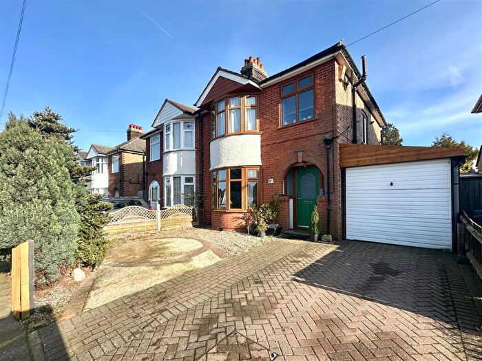 3 Bedroom Semi-Detached House For Sale In Park View Road, Ipswich, IP1