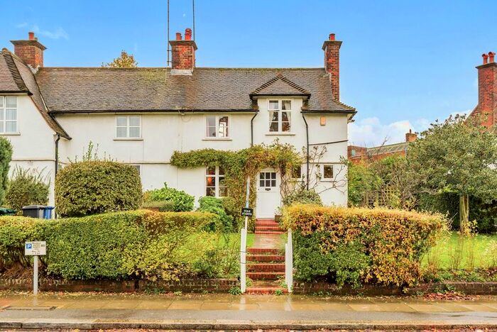 2 Bedroom Cottage To Rent In Willifield Way, London, NW11