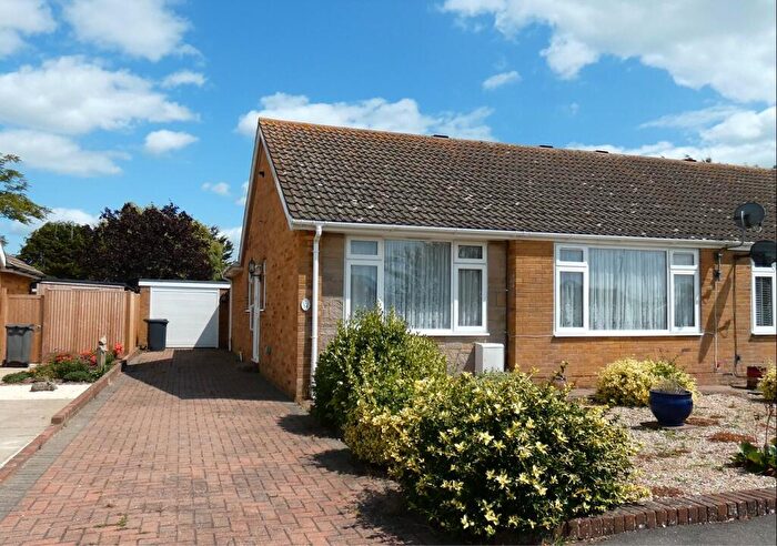 2 Bedroom Bungalow For Sale In Waverley Gardens, Pevensey Bay, Pevensey, BN24