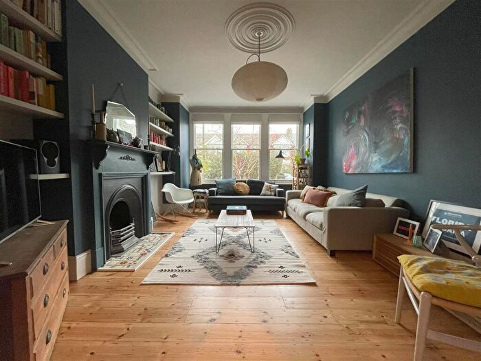 3 Bedroom House To Rent In Lansdowne Road, Tottenham, N17