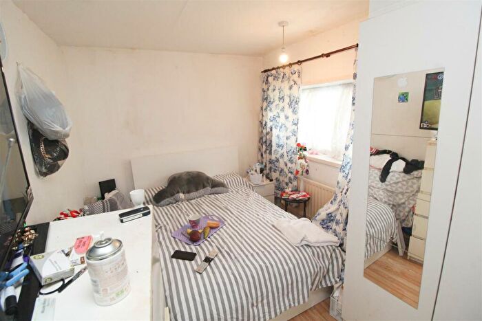 3 Bedroom Terraced House For Sale In Summergill Court, Heelands, Milton Keynes, MK13