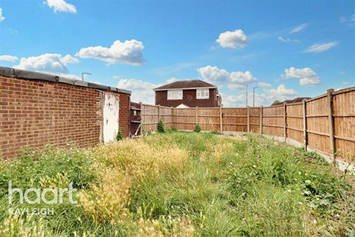 5 Bedroom Detached House To Rent In Link Road, Canvey Island, SS8