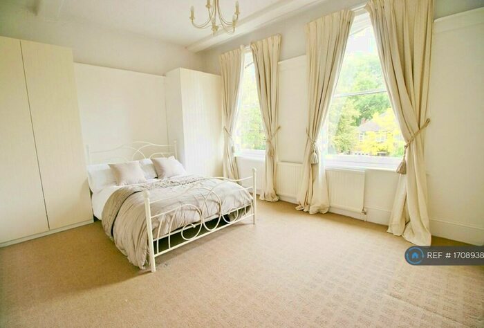 2 Bedroom Flat To Rent In Shortlands Grove, Bromley, BR2