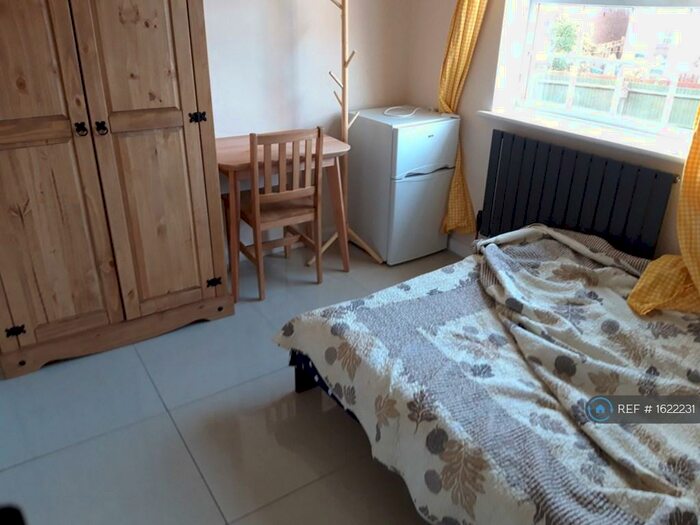 Studio To Rent In Warwick Way, Dartford, DA1