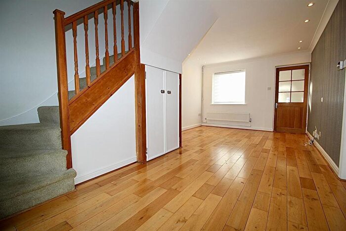 2 Bedroom End Of Terrace House To Rent In Jacksons Drive, Cheshunt, Waltham Cross, EN7