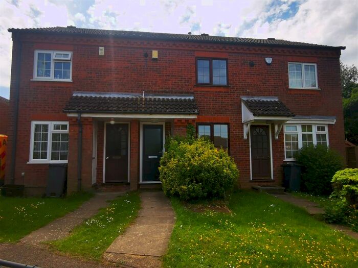 2 Bedroom End Of Terrace House To Rent In Ormsby Close, Luton, LU1