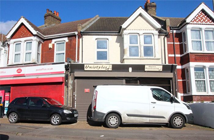 2 Bedroom Flat To Rent In Old Road West, Gravesend, Kent, DA11