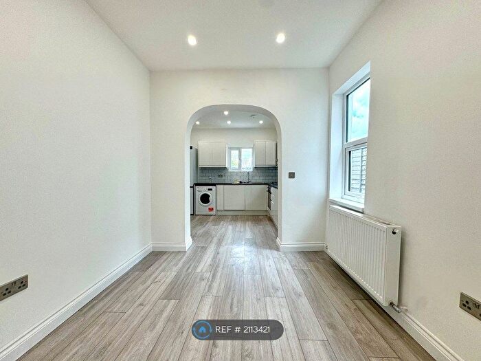 2 Bedroom Flat To Rent In Station Grove, Wembley, HA0