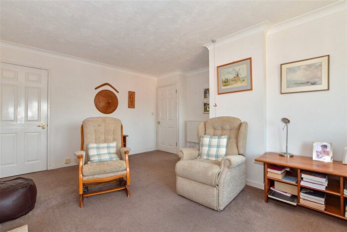 2 Bedroom Flat For Sale In Queen Anne Road, Maidstone, Kent, ME14