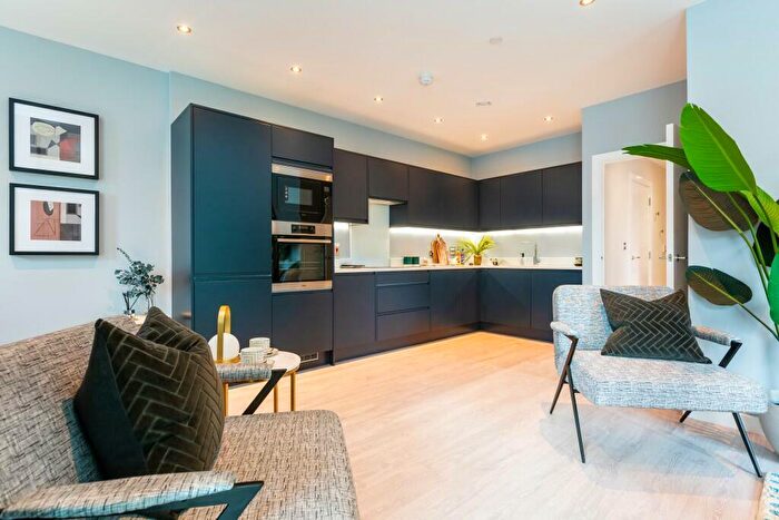 1 Bedroom Apartment For Sale In Holcombe Mansions, Mulberry Circus, IG11