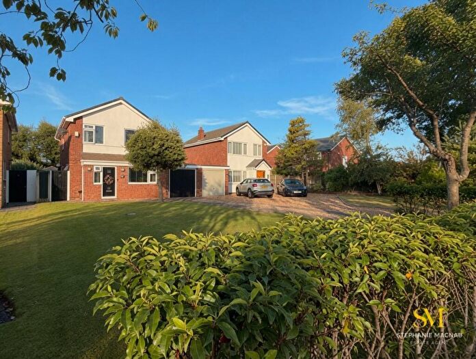 3 Bedroom Link Detached House For Sale In Holmwood Close, Formby, Liverpool, L37