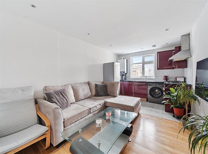 2 Bedroom Flat For Sale In Charteris Road, London, NW6