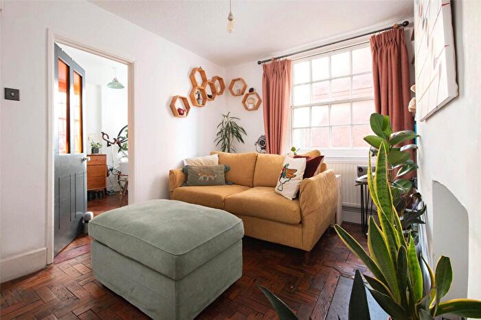 2 Bedroom Apartment For Sale In Hannibal Road, Stepney Green, E1