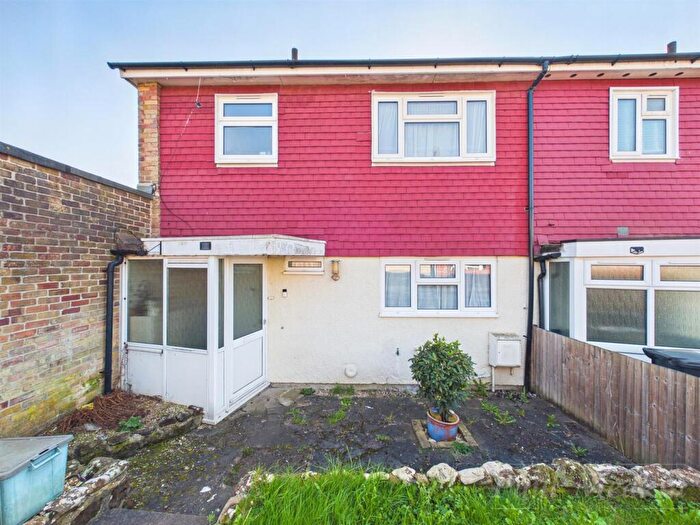 3 Bedroom End Of Terrace House For Sale In Oak Bank, New Addington, Croydon, CR0