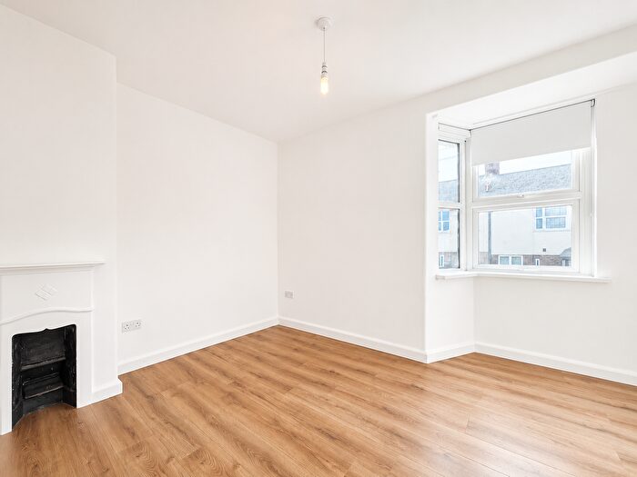 3 Bedroom Property To Rent In Granden Road, London, SW16