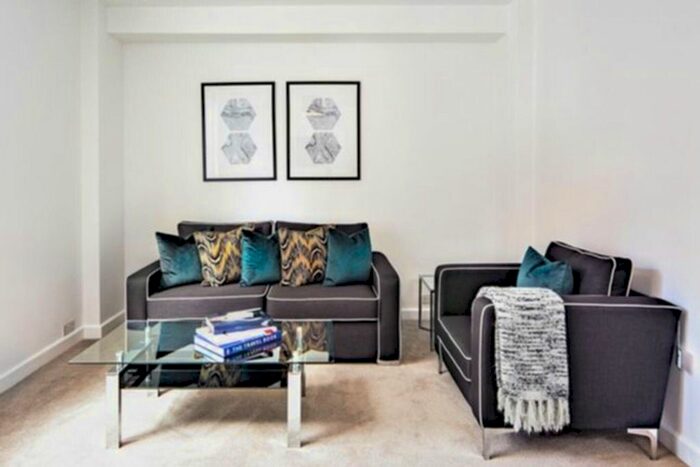 1 Bedroom Flat To Rent In Hill Street, London, W1J