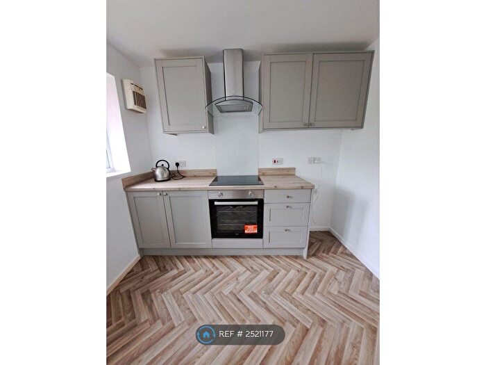 1 Bedroom Flat To Rent In Chapel Court, Brierley Hill, DY5