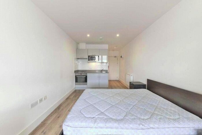 Studio To Rent In Kilburn High Road, Kilburn, London, NW6