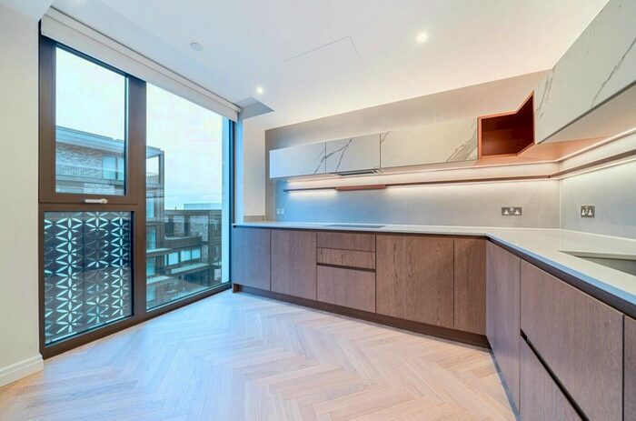 2 Bedroom Flat To Rent In Parkland Walk, London, SW6