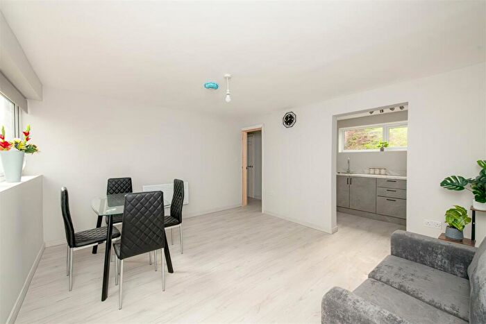 1 Bedroom Flat To Rent In Longland Way, High Wycombe, HP12
