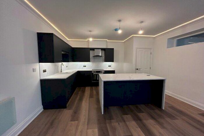 2 Bedroom Flat To Rent In Langton Lodge, Wakefield, WF1