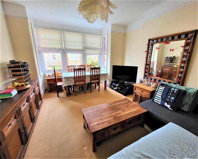 1 Bedroom Flat To Rent In Park Avenue, Palmers Green, N13