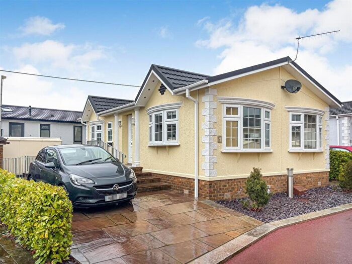 2 Bedroom Mobile Home For Sale In Jasmine Court, Organford, BH16