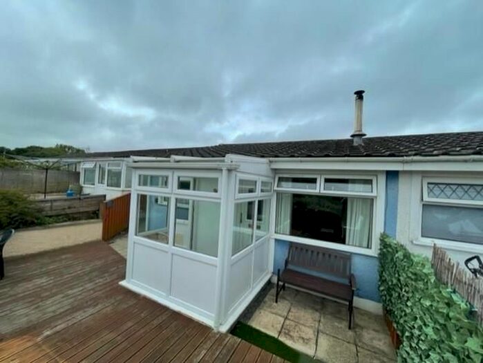 2 Bedroom Semi-Detached Bungalow To Rent In Seaview Crescent, Goodwick, SA64